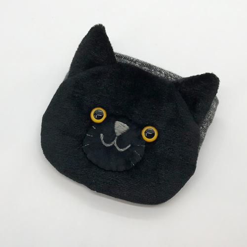 黒猫のふわふわ移動ポケット